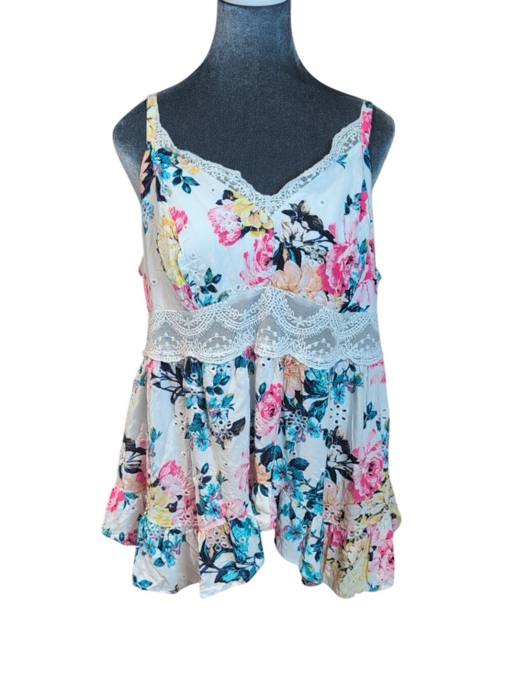 Torrid White Floral Eyelet & Lace Camisole Size 0/Large